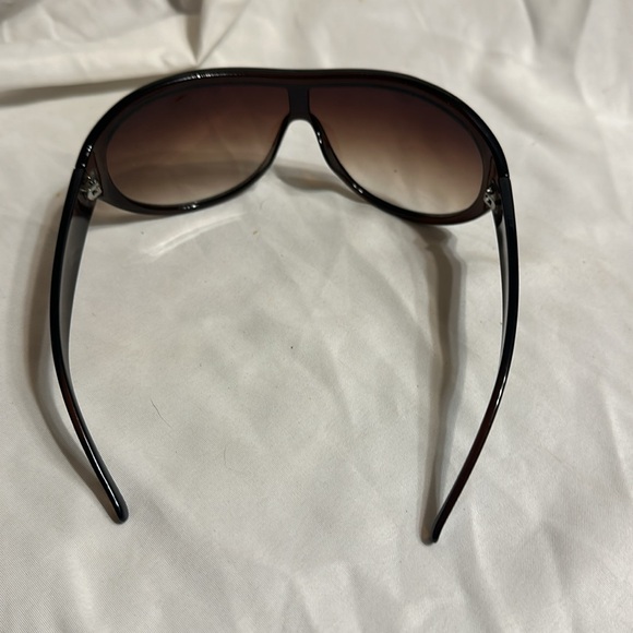 Kenneth Cole Round Sunglasses Brown - Picture 3 of 7